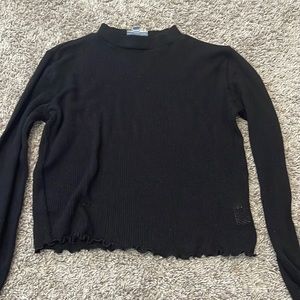 small black knit crop top